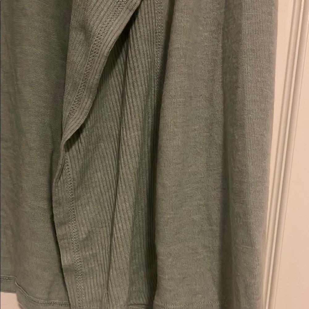 Women's Green Sweater Olivia Sky size medium NWT - Picture 6 of 7